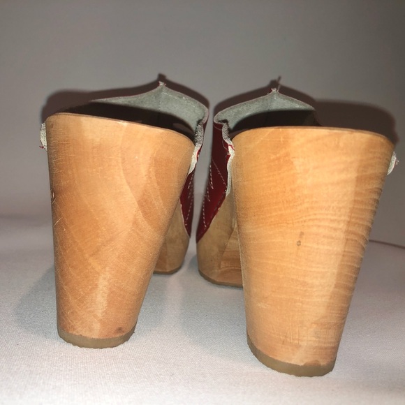 Red Cape Clogs - Picture 8 of 8